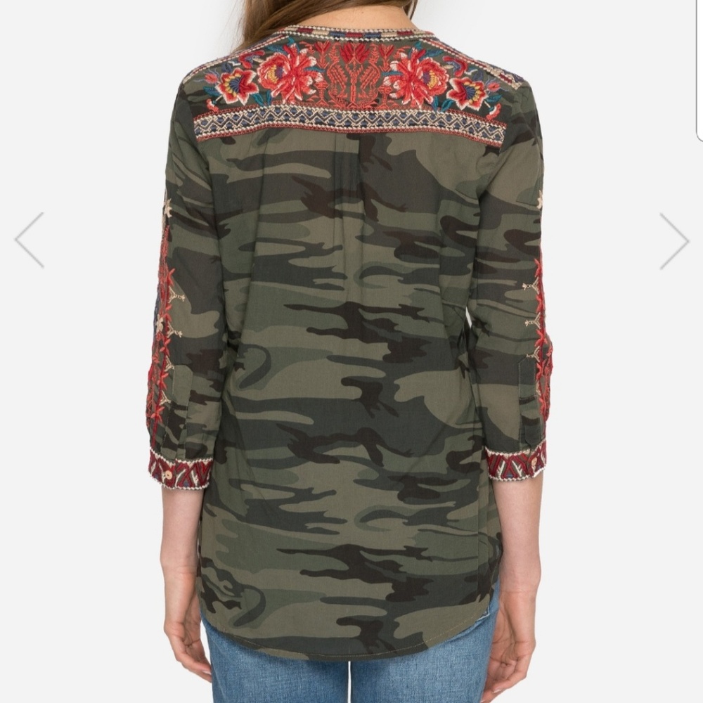 Johnny was VERONICA V-NECK BUTTON DOWN - Picture 4 of 7